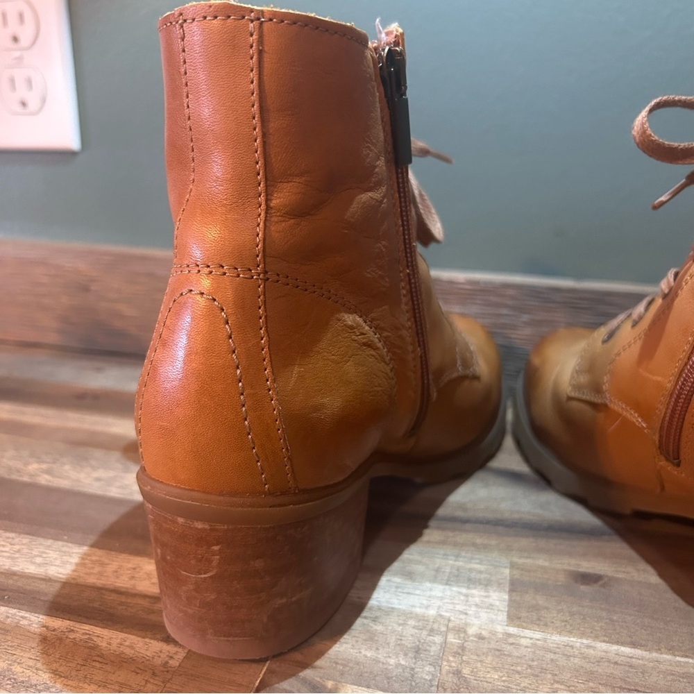 OTBT Cognac Leather Lace Up Combat Boots Side Zip Lug Sole Women’s Size 7 - Picture 4 of 12